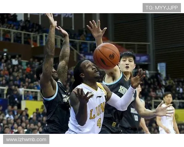 巴克利突破篮下效率优于戈尔丁拉开内线冲击差距